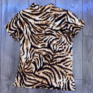 Olivia Rae. size L turtle neck tee